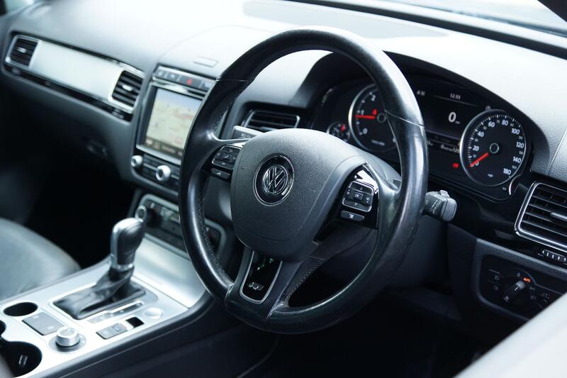 VOLKSWAGEN TOUAREG